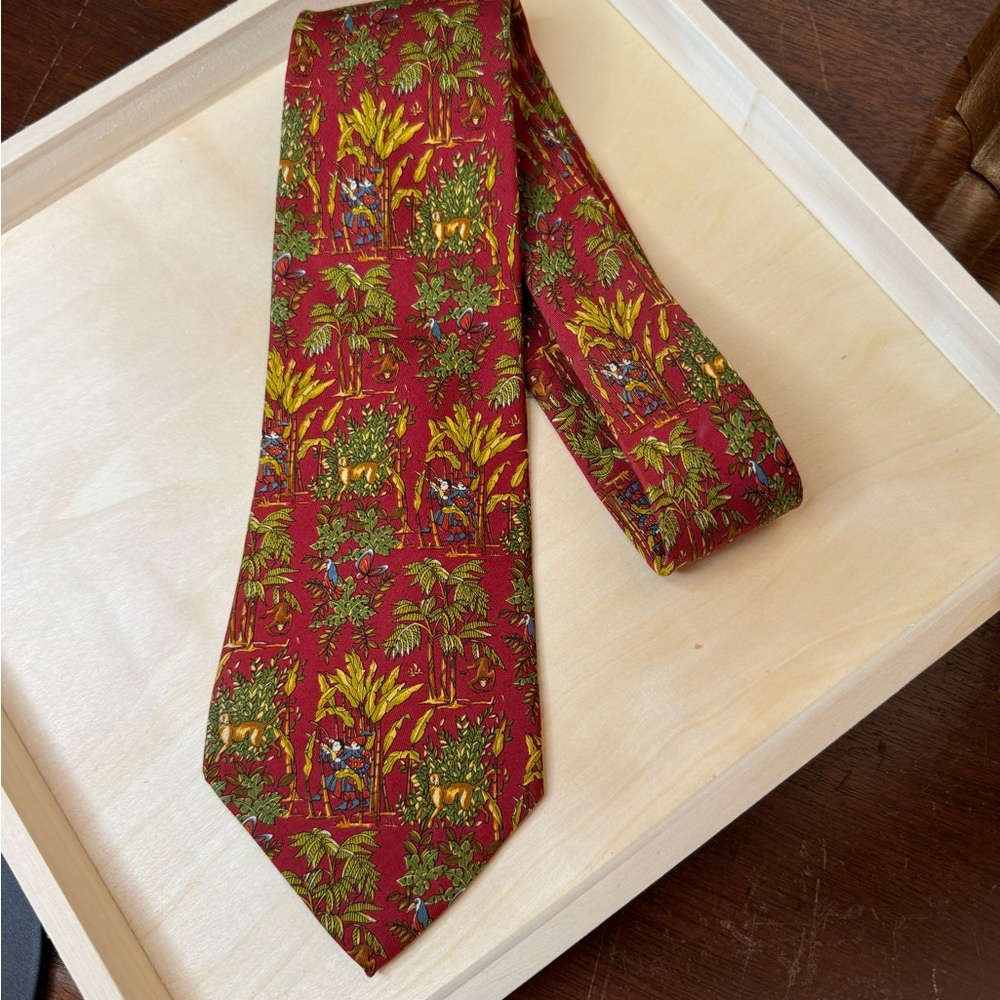 Salvatore Ferragamo Tie, 100% Silk, Made in Italy, Samurai Pattern, Maroon
